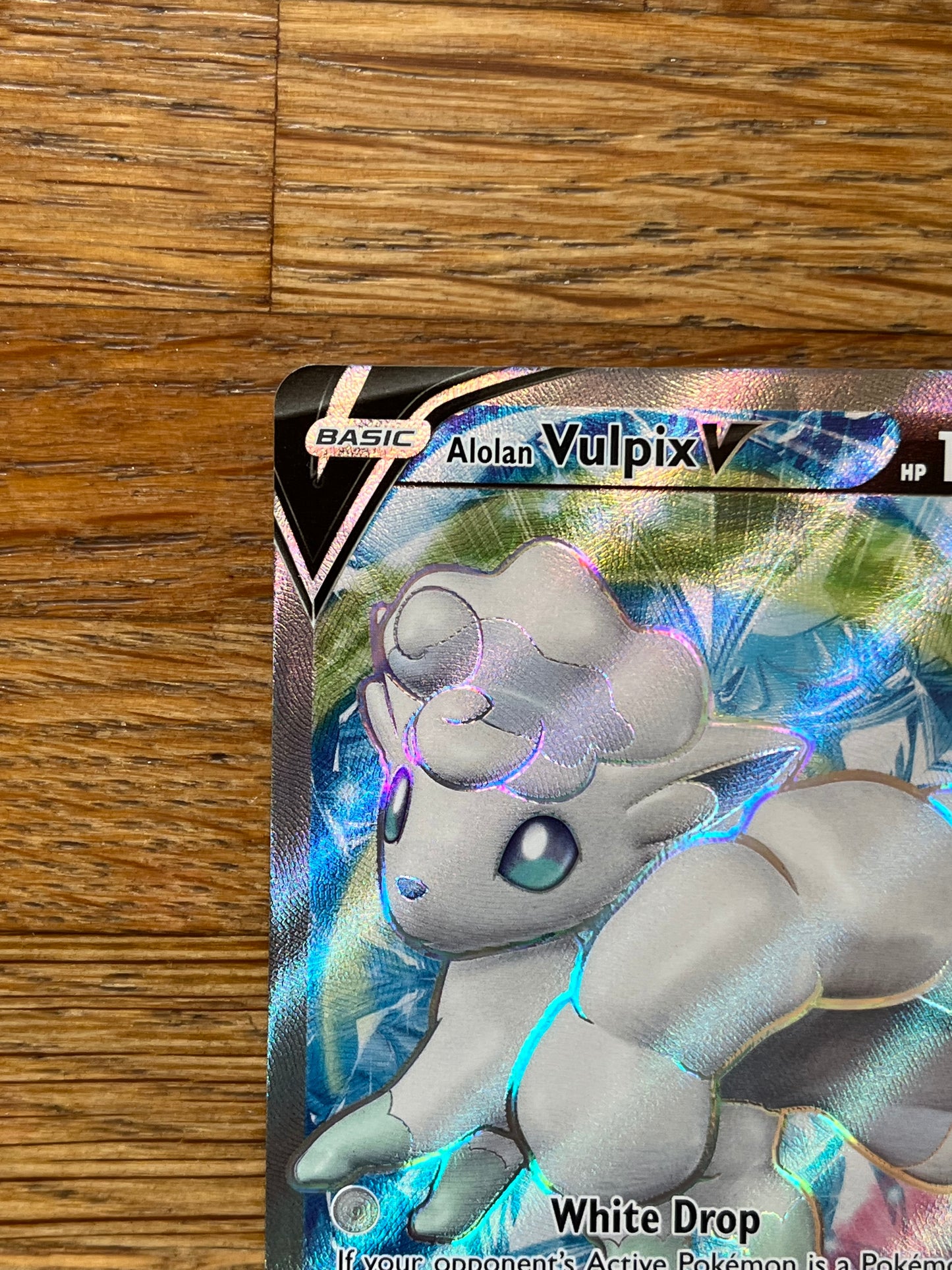 Alolan Vulpix V 173/195 Silver Tempest NM /Single Pokémon Card