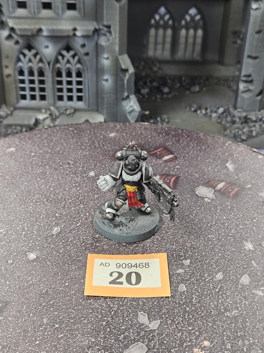 Captain with Power Fist #20 Space Marines Warhammer 40k