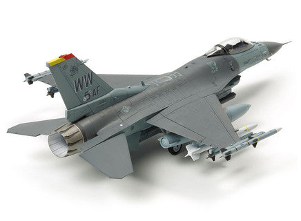 1/72 F-16CJ Block 50 Fighting Falcon with Full Equipment