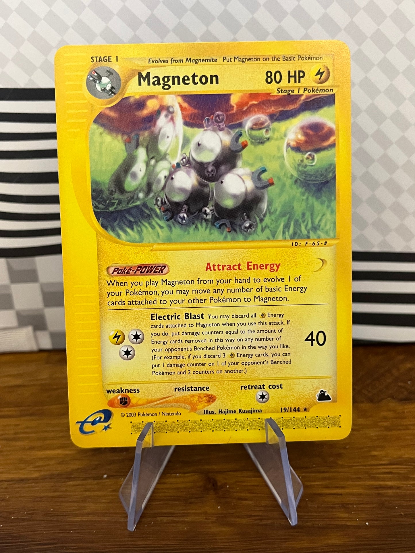 Magneton 19/144 Skyridge NM Single Pokémon Card